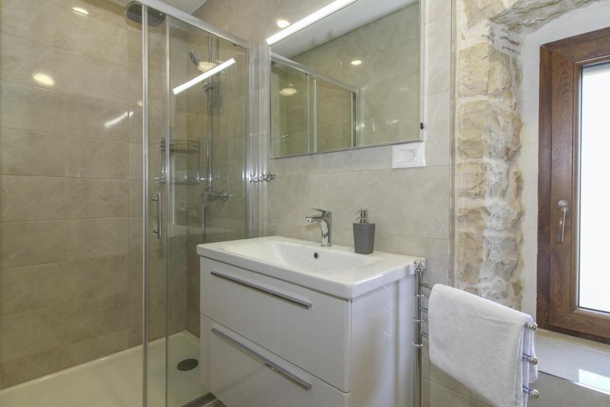 Villa Olea In Barat - Haus Fuer 6-8 Personen Канфанар Экстерьер фото